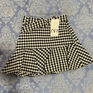Black and white Zara miniskirt with belt.
